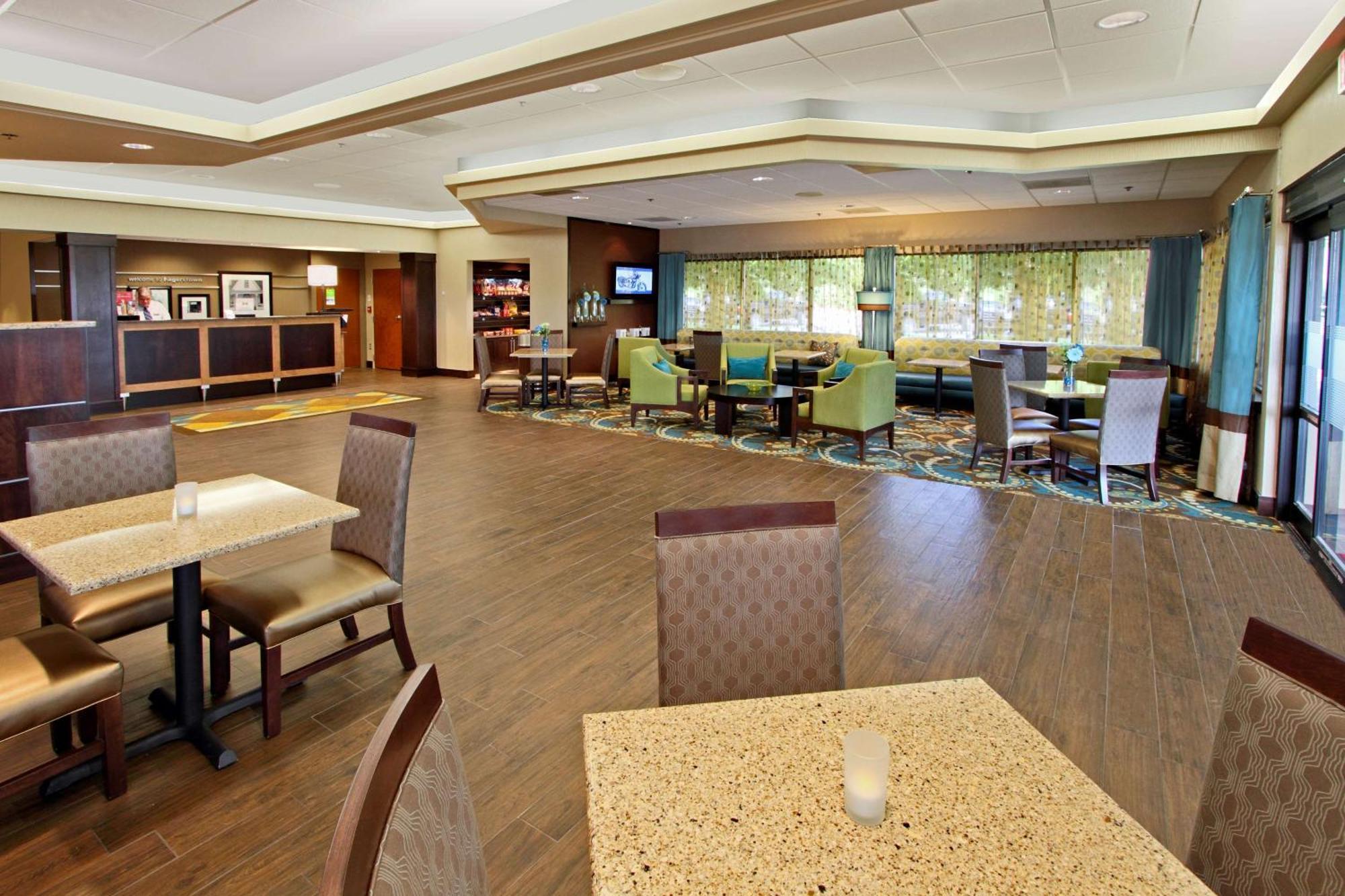 Hampton Inn Hagerstown Exteriör bild
